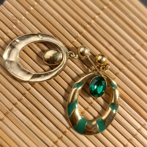 Earrings with green stone vintage design new