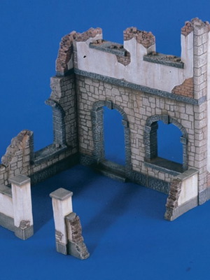 1/35 Abandoned country house with yard