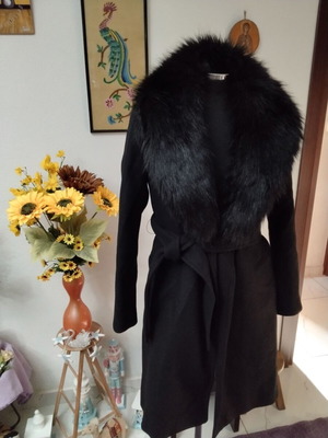 Manteco Zara black wool coat medium size like new with removable fur