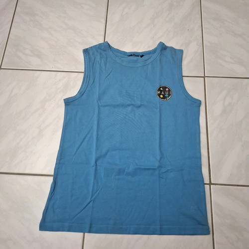 Maui sleeveless t-shirt 10 years like new, blue with print