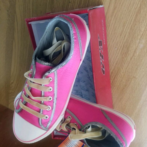 Sneakers women's size 38 fuchsia metallic like new