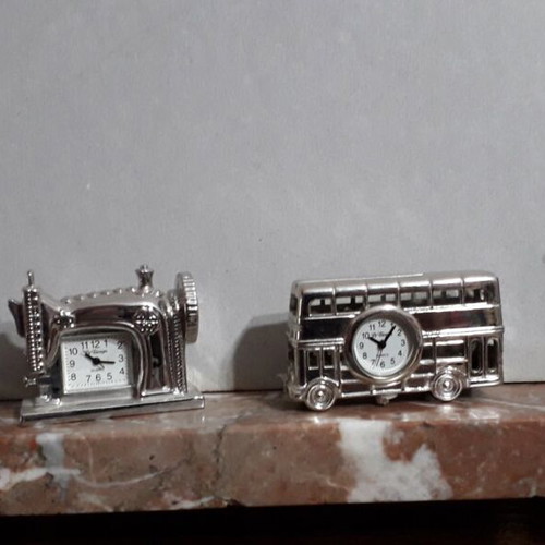 Collectible miniature clocks new, pack of 9 pieces