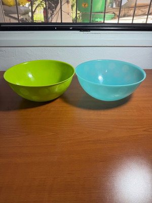 Large salad bowls pack of 2 new