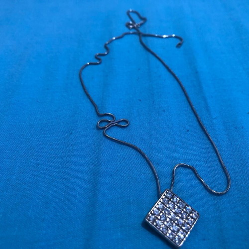 Silver necklace like new