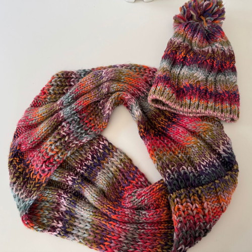 Knitted set hat and circular scarf-collar multicolored new