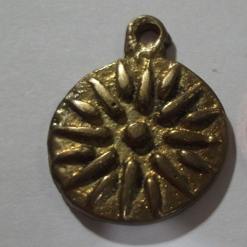 Metal pendant Sun of Vergina used, gold tone