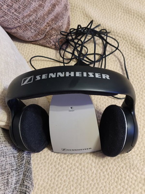 Sennheiser RS 110 II wireless TV headphones with base and power supply