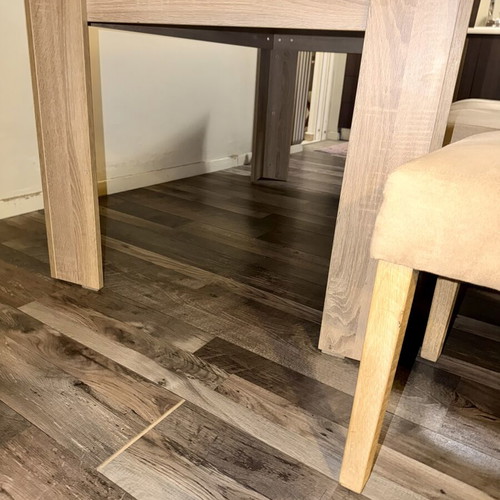 Dining table and 4 chairs set like new, oak and beige fabric