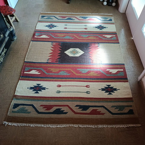 Rug like new, elegant in burgundy, brown and beige