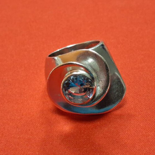 Silver ring with 925 stamp, like new, adjustable