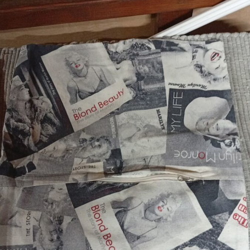 Pillowcases for sofa pillows like new, zipper closure, set of two 1.80m