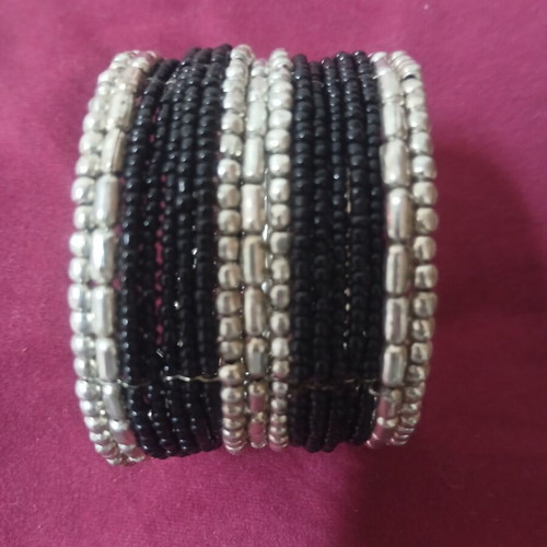 Bracelet with black and silver beads like new, hinged