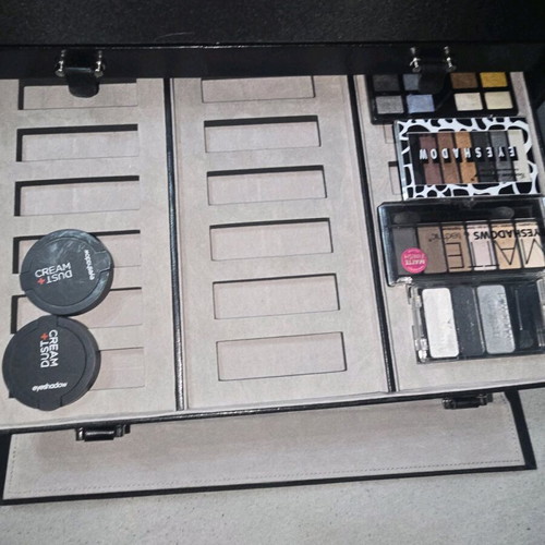 Makeup case like new