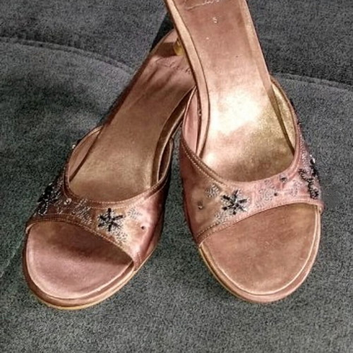 Clarks παντόφλες με χειροποίητη διακόσμηση από μεταξωτό σατέν μεταχειρισμένες, μέγεθος 38, ροζ
