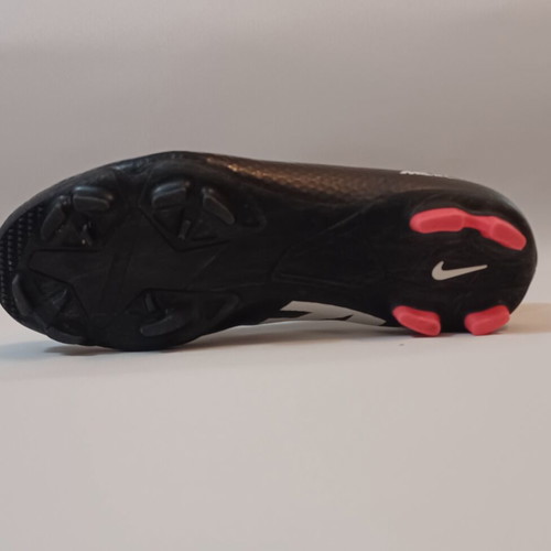 Nike football shoes with studs like new, size 35.5