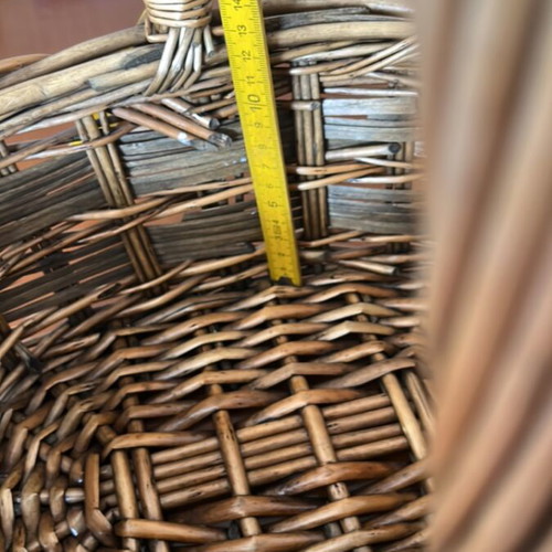 Deep basket new for wine, chocolates, nuts, small decorations