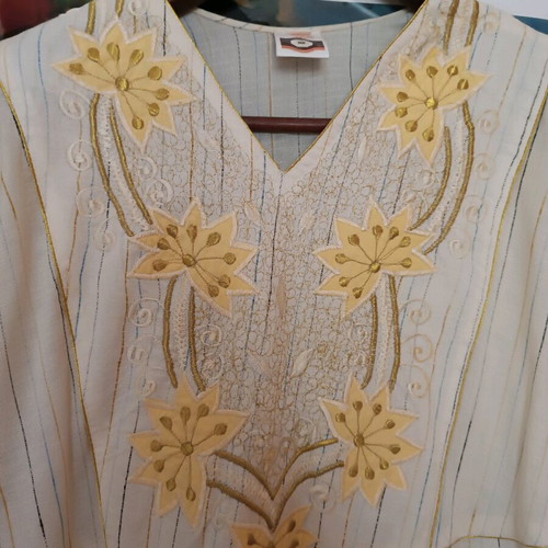 Vintage boho dress like new, size M with embroidered details