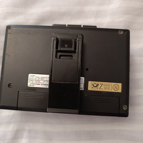 TOSHIBA KT4521 radio cassette player for repair or parts