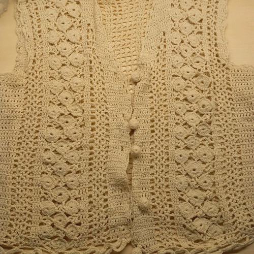 Knitted vest handmade like new, beige, size M