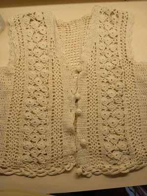 Knitted vest handmade like new, beige, size M