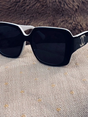 Chanel sunglasses like new, black and white