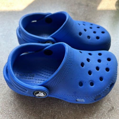 Crocs blue clogs size C8, 24-25