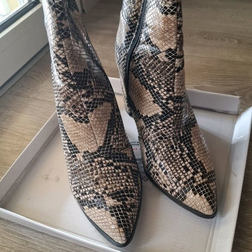 Women's snake print ankle boots size 39, lightly used