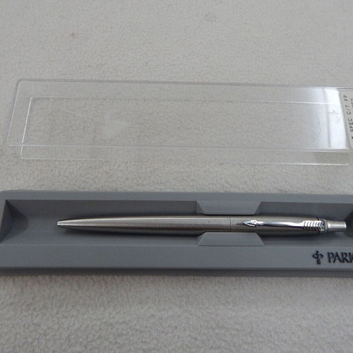 Parker metal pen used with case