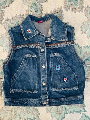 Planet denim vest for girls with embroidered daisies and boho details, like new, size 10-12