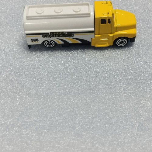 Set of 2 toy cars like new