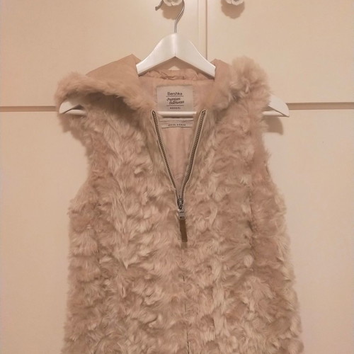 Bershka fur vest used, size S, beige with pockets and hood