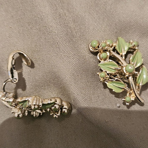 Vintage earrings like new with clip