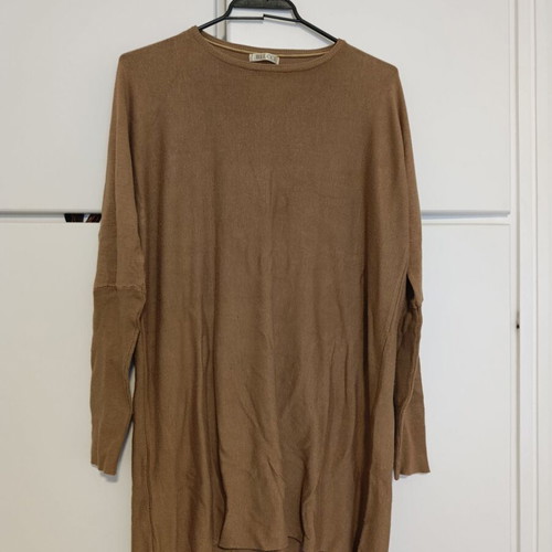 Long women's beige sweater Belcci like new