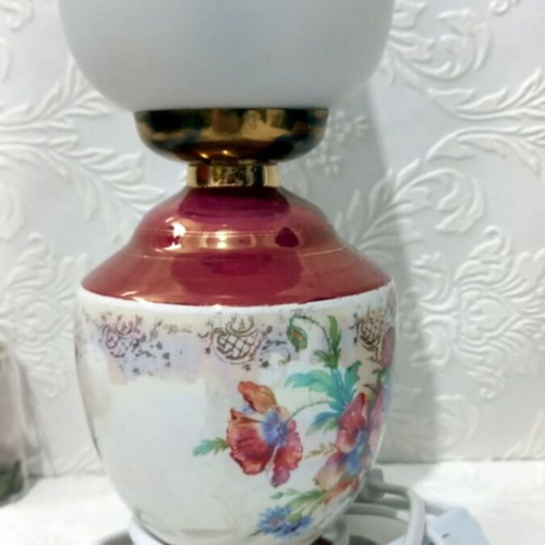 Electric ceramic vintage lamp used with floral decoration