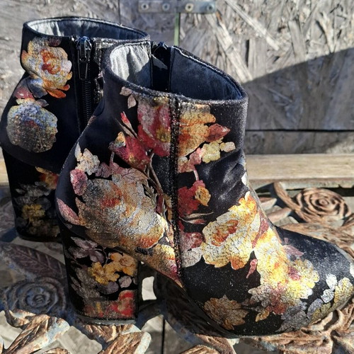 Floral Velvet Boots CHRYSANTHOU like new, size 38