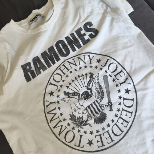 Ramones Licensed Tee L, vintage distressed look, like new