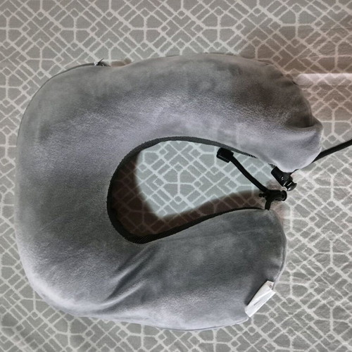 Travel neck pillow like new with foam and removable cover