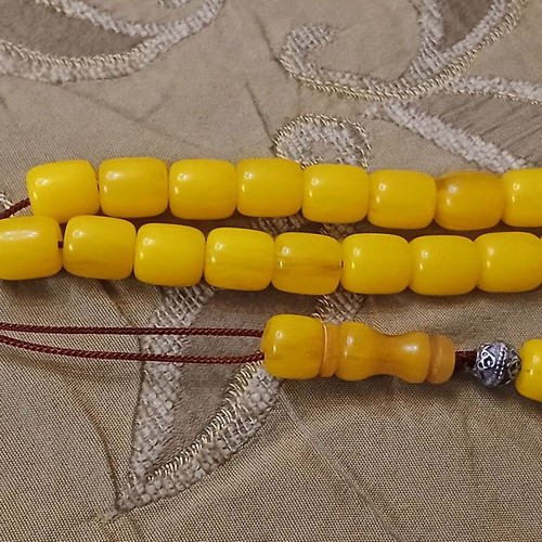Bakelite Mastic Worry Beads used, 1960s, 18 beads