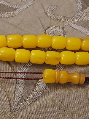Bakelite Mastic Worry Beads used, 1960s, 18 beads