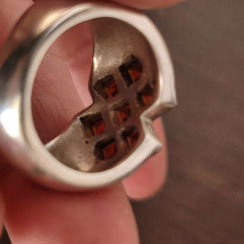 Silver ring size 20.2 with garnets like new, burgundy red