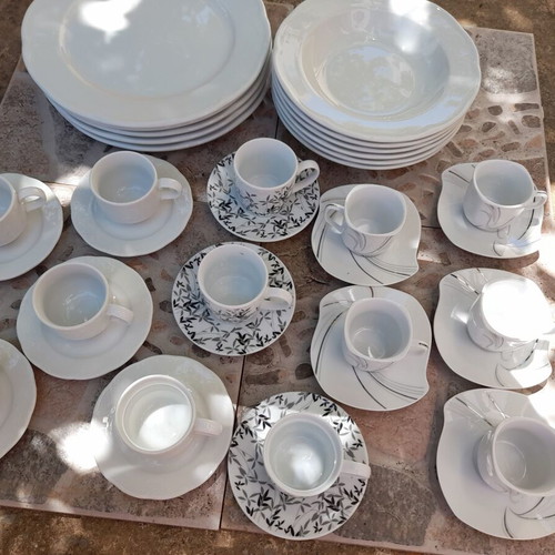 Ionia porcelain dinnerware set 25 pieces like new