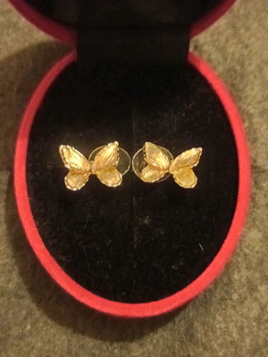 Butterfly-shaped earrings like new, gold color