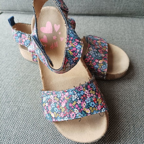 H&M Girl's Sandals used, size 30, floral pink
