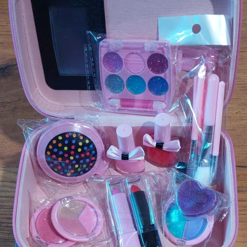 Children's makeup set new with cosmetic bag, pink