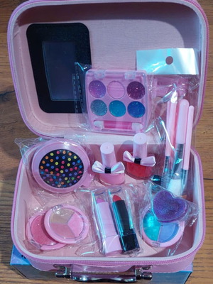 Children's makeup set new with cosmetic bag, pink