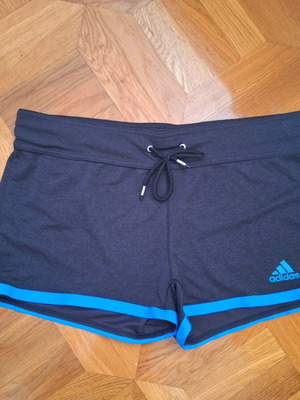 Γυναικείο σορτσάκι Adidas σαν καινούργιο, μαύρο και μπλε, μέγεθος M