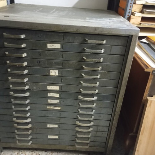Metal professional cabinet with 16 drawers used, 57x73 cm
