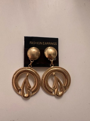Dangling earrings like new, gold-colored