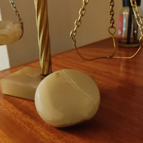 Decorative scale made of bronze and onyx used