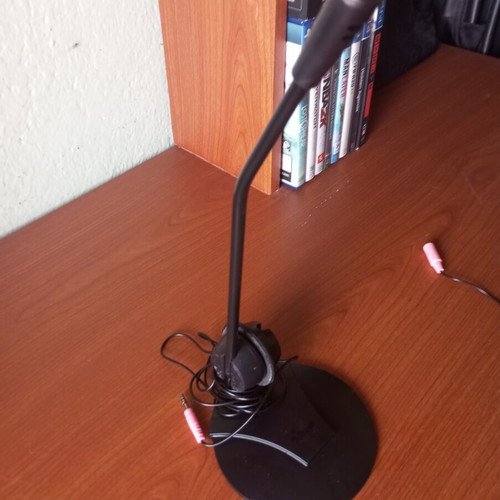 Trust desktop microphone like new